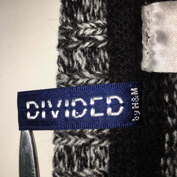 Divided Black & White Pullover Sweater Size Medium - Picture 4 of 6